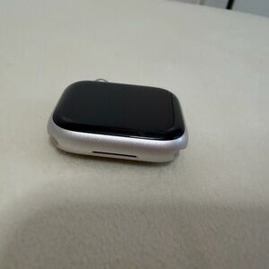 Apple Starlight Series 8 41mm + Accessories